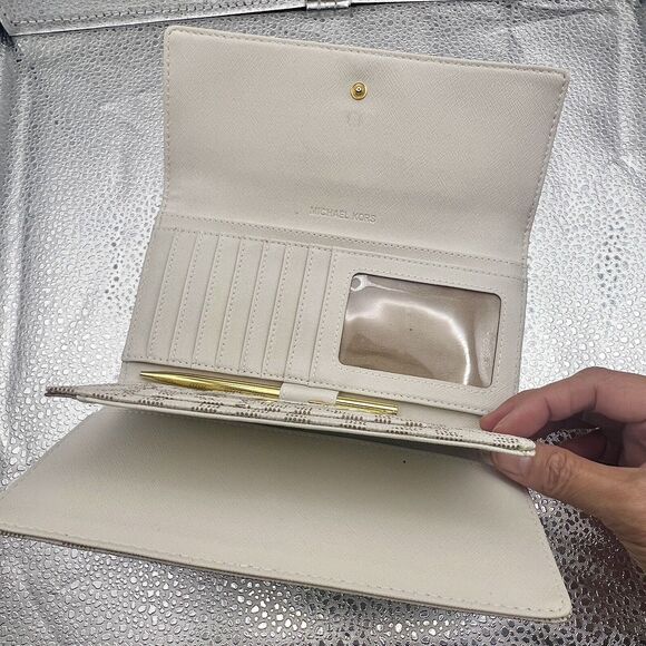 Michael Kors Vanilla Signature Jet Set Leather Wallet Checkbook - Gently Used - Picture 6 of 16